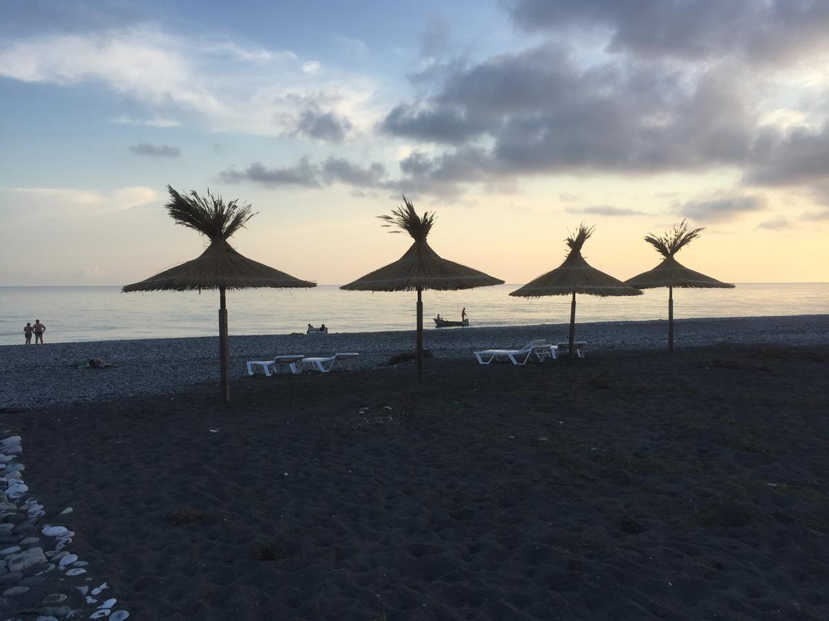 Al Mare Hotel 피준다 외부 사진